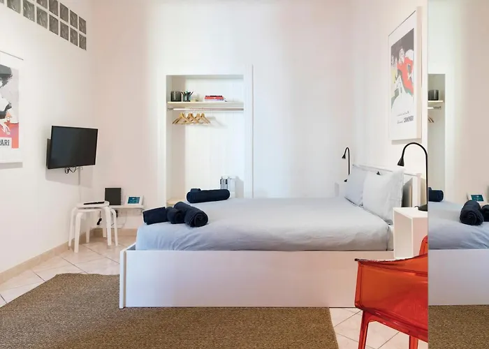 Xenia - Stylish Colorful Apt- Upbeat & Well-connected Area *