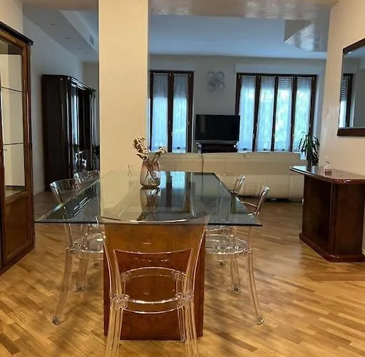 Elegant Apartment *