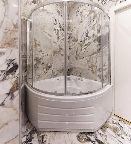 Elegant Apartment *