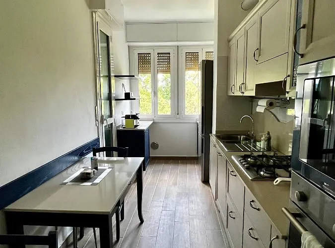 The Bright Place: Wide And Modern In Apartman Milánó