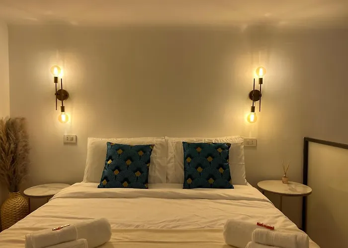 Regina In Porta Romana 2 - Sky Tv, Wifi E Breakfast Box דירה *