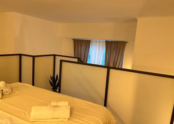 Regina In Porta Romana 2 - Sky Tv, Wifi E Breakfast Box