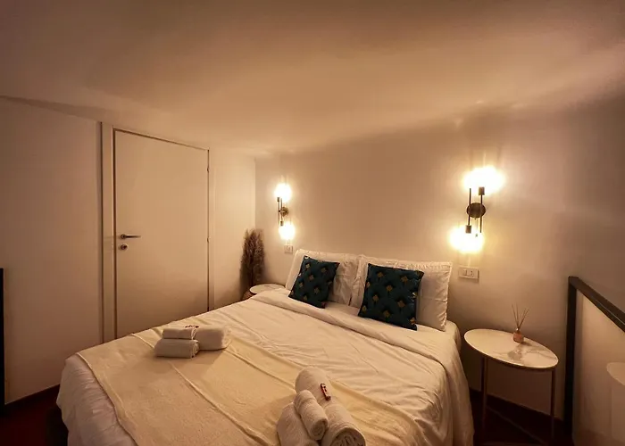 Regina In Porta Romana 2 - Sky Tv, Wifi E Breakfast Box 아파트