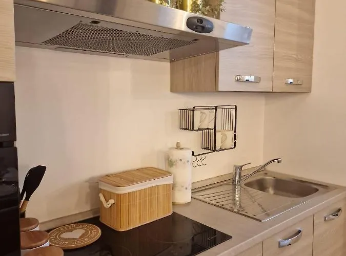 Regina In Porta Romana 2 - Sky Tv, Wifi E Breakfast Box