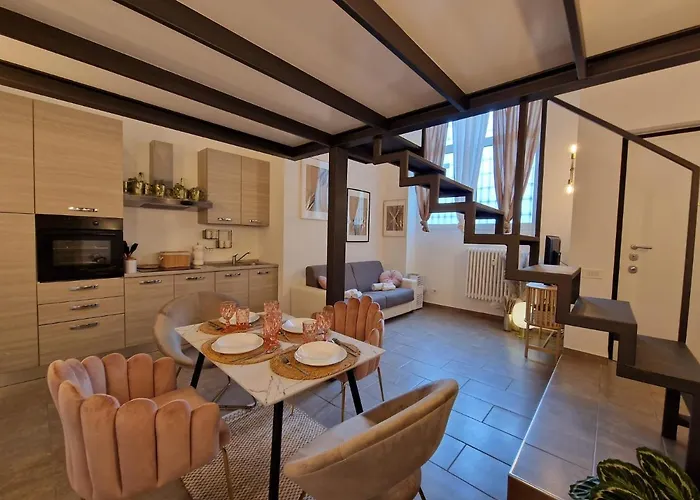 Regina In Porta Romana 2 - Sky Tv, Wifi E Breakfast Box 아파트