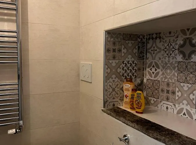 Regina In Porta Romana 2 - Sky Tv, Wifi E Breakfast Box * מילאנו