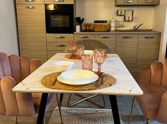 Regina In Porta Romana 2 - Sky Tv, Wifi E Breakfast Box *
