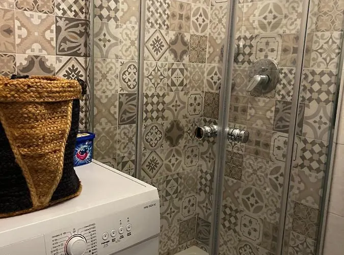 Regina In Porta Romana 2 - Sky Tv, Wifi E Breakfast Box *