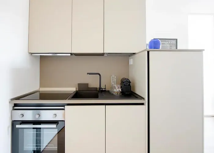 公寓 - Duomo And Navigli, Bright With Balcony 米兰