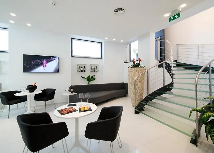 Otel Gatto Bianco Mia