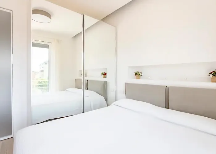 - Duomo And Navigli, Bright With Balcony 米兰