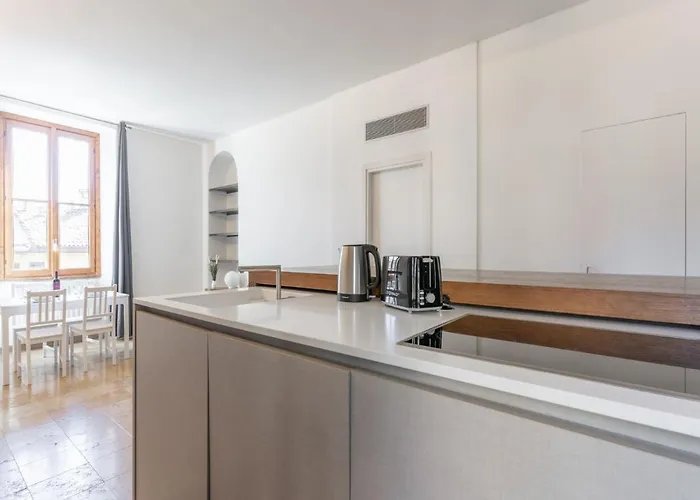 The Rent - Modern Two-bedroom Near Navigli 아파트 *