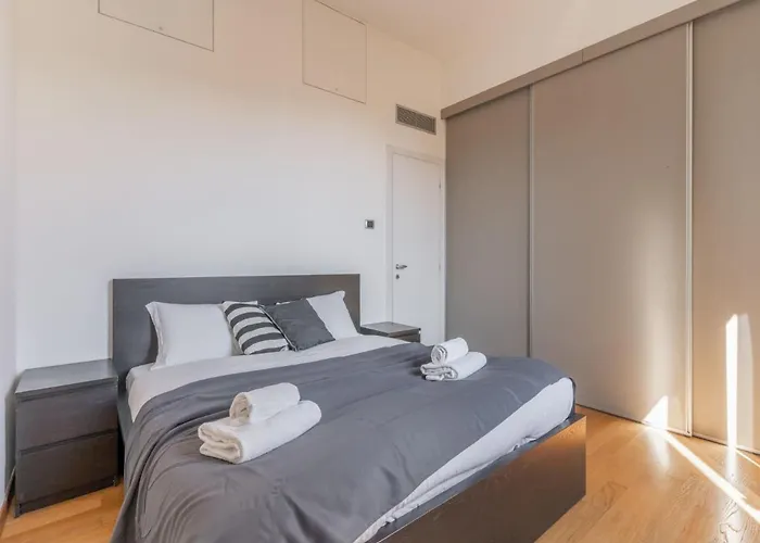 The Rent - Modern Two-bedroom Near Navigli 아파트 *
