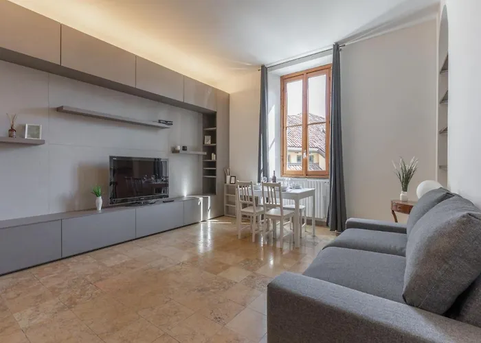 The Rent - Modern Two-bedroom Near Navigli * 밀라노
