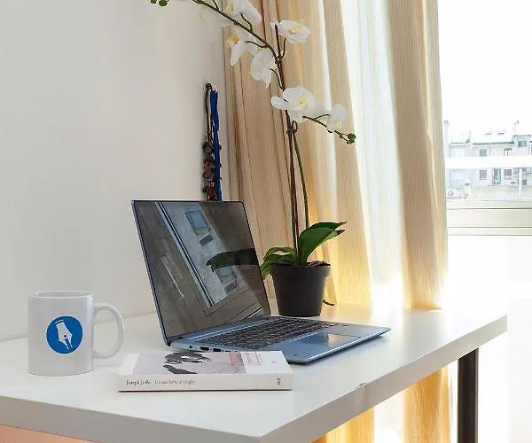 Stazione - Ariel - Luminoso Con Terrazzo Fino A 6 Posti Letto דירה