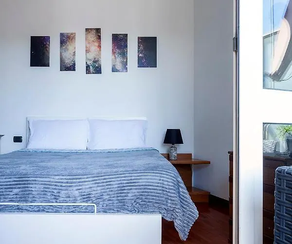 Stazione - Ariel - Luminoso Con Terrazzo Fino A 6 Posti Letto דירה