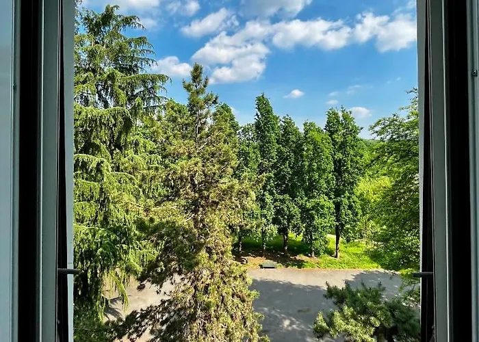 The Bright Place: Wide And Modern In Apartman