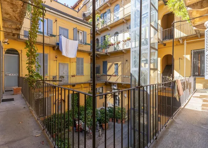 The Rent - Modern Two-bedroom Near Navigli *