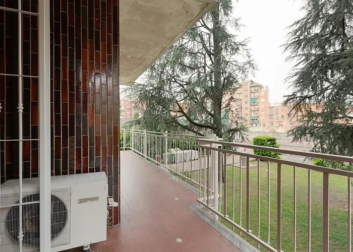 Guesthost - Con Terrazzo A Milano- Greco Pirelli! アパート ミラノ