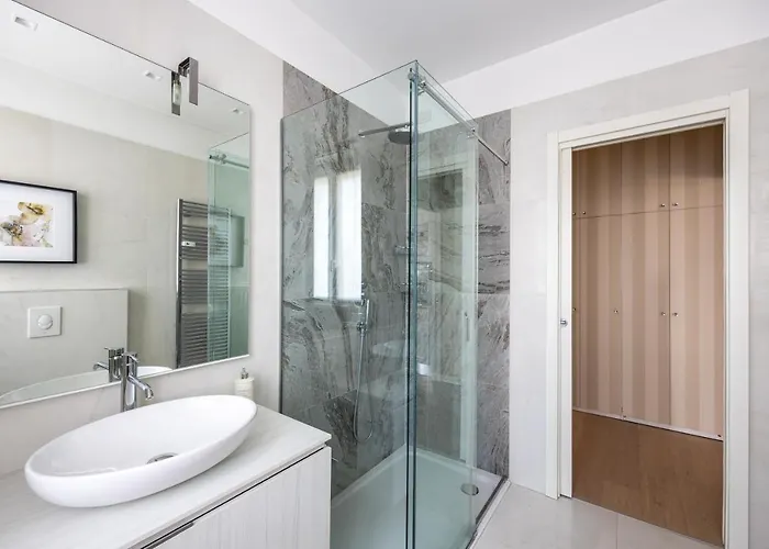 Bocconi Elegante Con Wifi * Milán