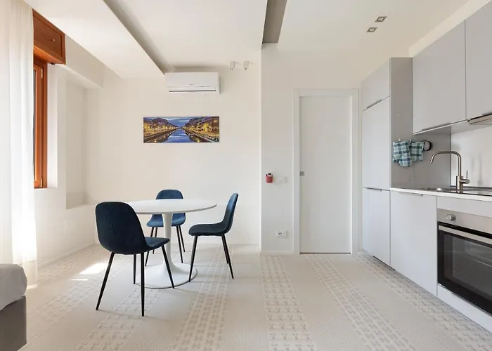 Apartment Guesthost - Renovated Apts Milan