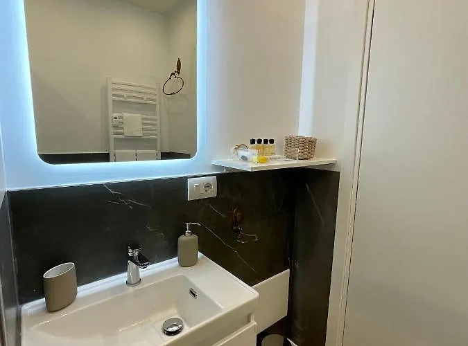 - Charlize - In The Heart Of Appartement