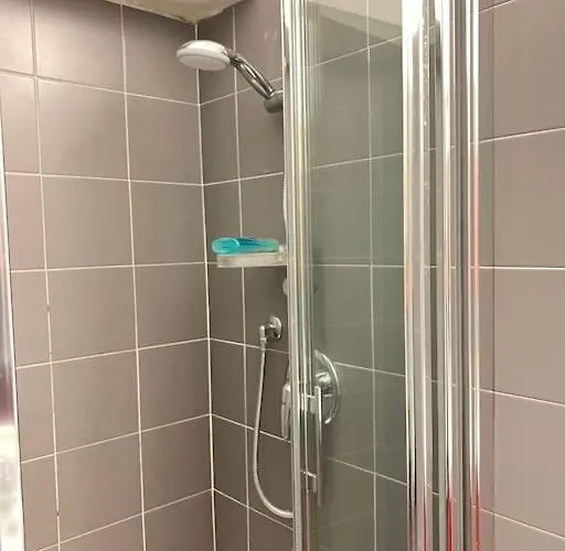 Modern Pretty Near Isola Zone *