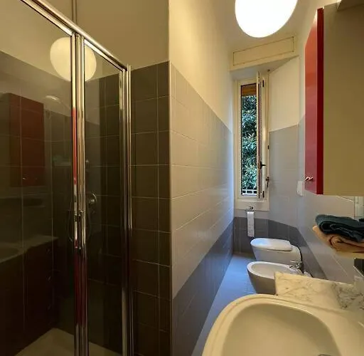 Modern Pretty Near Isola Zone