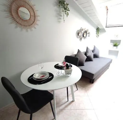 Free Parking Tiny House Wifi Netflix 15 Minuti Dal Duomo Lägenhet