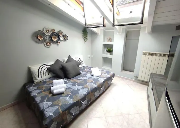 Free Parking Tiny House Wifi Netflix 15 Minuti Dal Duomo Lägenhet *