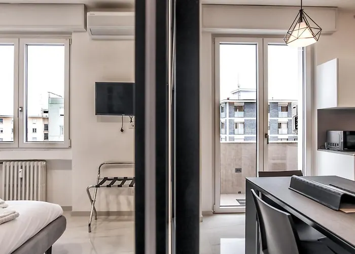 Apartmán New & Bright Balcony Flat By Station Milán