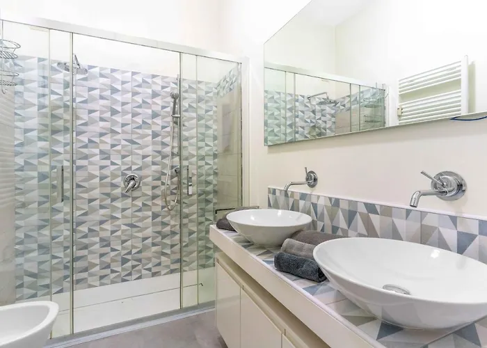 Mo30 Loreto- Duomo- Large Modern - * מילאנו