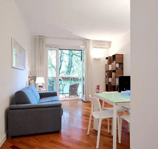 Mico Garden View Citylife Executive Apartmán *