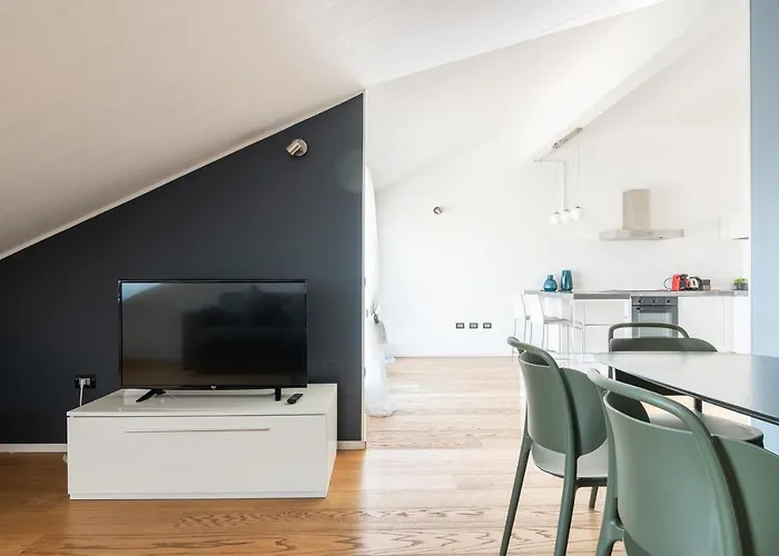 Easyhomes - Brera Luxury Apartment *