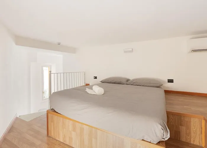 Guesthost - Apts Milano-corso Magenta *