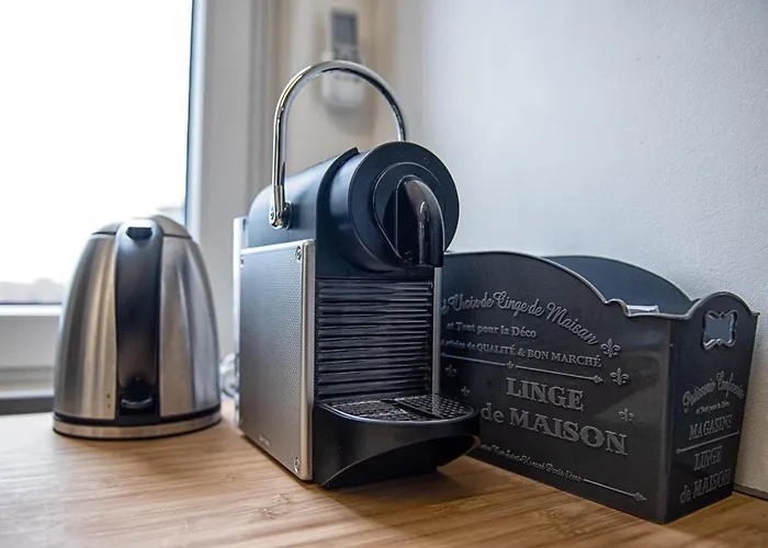 New & Bright Balcony Flat By Station Apartmán *