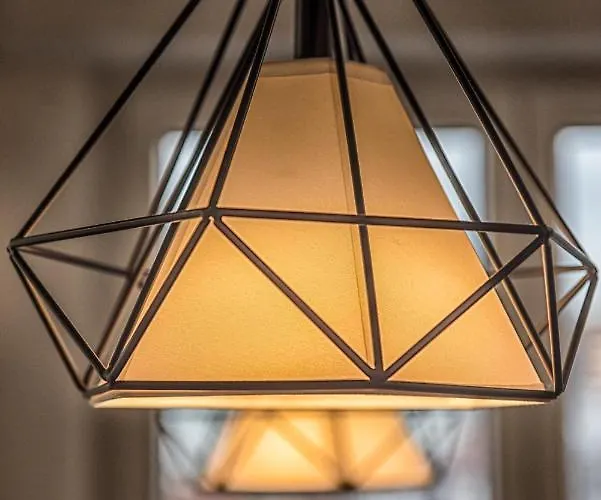 New & Bright Balcony Flat By Station Apartmán *