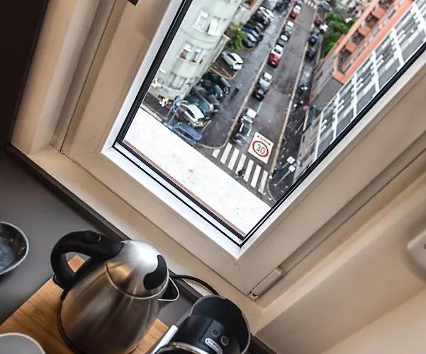 New & Bright Balcony Flat By Station Milán