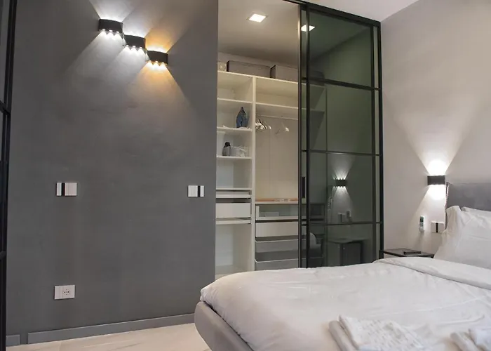 New & Bright Balcony Flat By Station Apartmán Milán