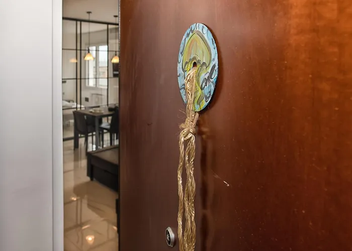 New & Bright Balcony Flat By Station * Milán