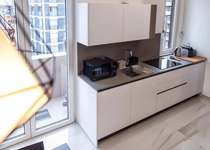 Apartmán New & Bright Balcony Flat By Station