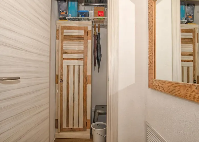 Luxury Flat By Station / Unique View Apartment *