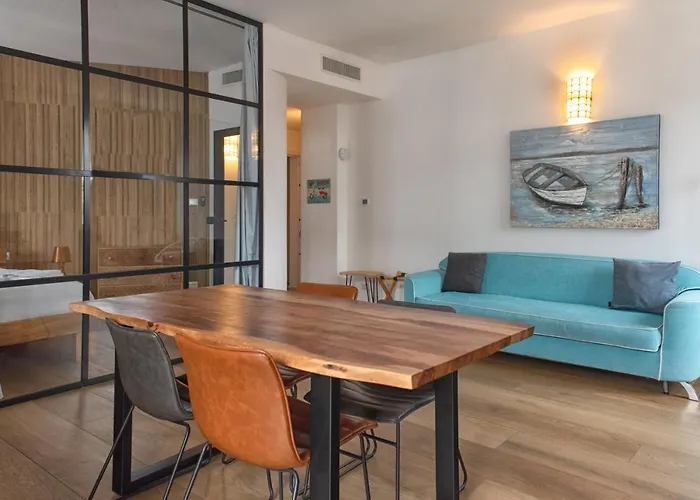 Apartment Luxury Flat By Station / Unique View *