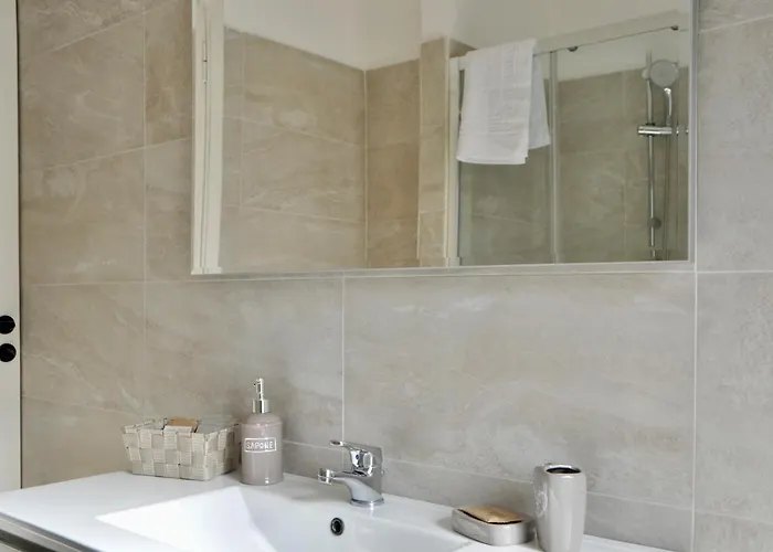 M.aurelio Light Brown Apartment *