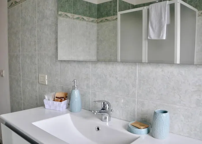 Nolo Black White & Coral