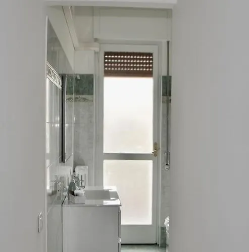 Nolo Black White & Coral *