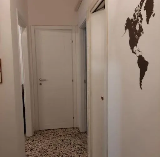 Nolo Black White & Coral Milano