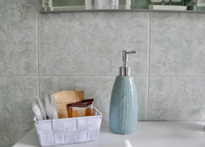 Nolo Black White & Coral Daire *