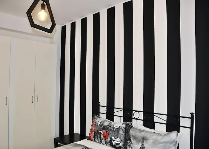 Nolo Black White & Coral Milano