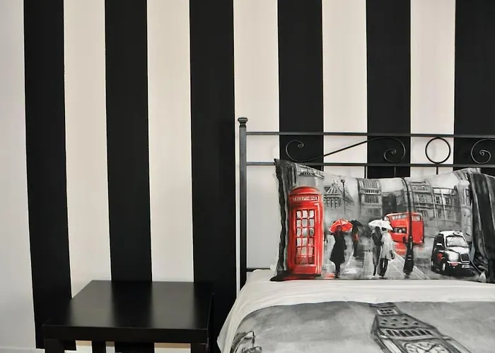 Nolo Black White & Coral Milano